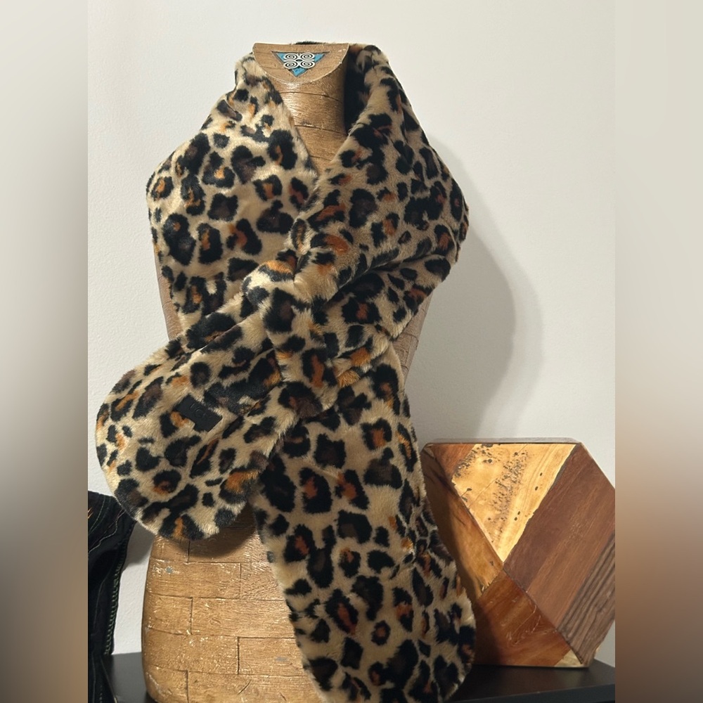 UGG Leopard Print Scarf - Tan and Black